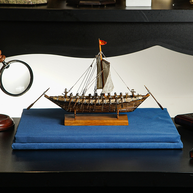 Деревянная модель казацкой лодки "Чайка" ручной работы фото 1