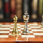 золоті і срібні шахові фігури