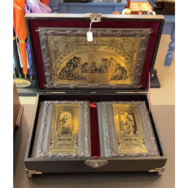 wow video Set of Bible books and a prayer book in a case with a plaque (In ukrainian)
