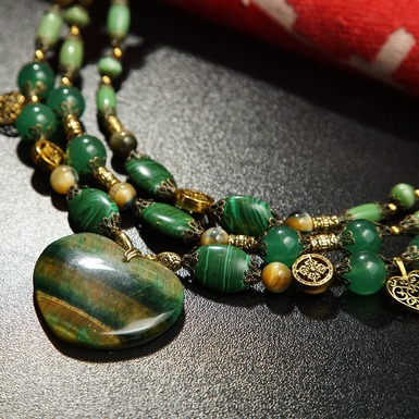 ожерелье в зеленом цвете фото