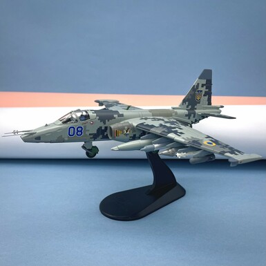 Подарочная статуэтка в виде самолета "Су-25 Грак", масштаб 1:72 фото