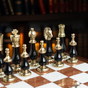 фігури на шаховому полі фото