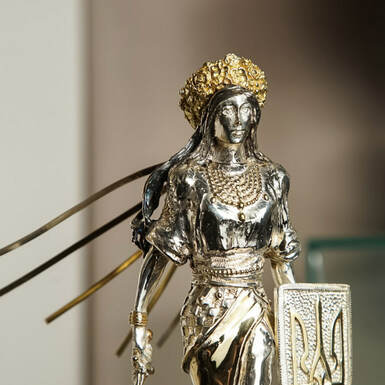Статуетка «Україна-захисниця» з латуні «Pandora», мармуру, з позолотою та сріблом