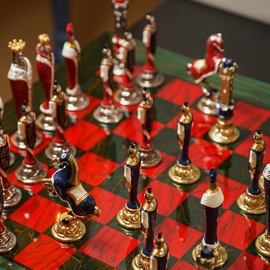шахові фігури на дошці фото 1