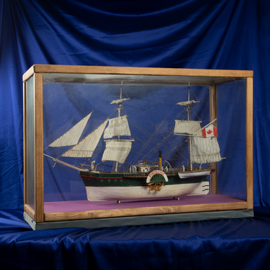 Авторская декоративная модель колесного парохода ручной работы фото