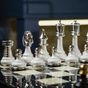 білі шахові фігури фото 1