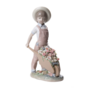 Фарфоровая статуэтка "Юный цветочник" от Lladro, Испания, 1974-1991 годы фото