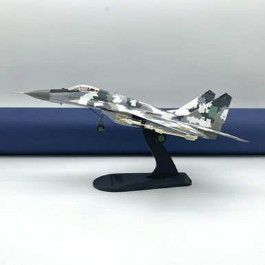 масштабна модель літака міг фото