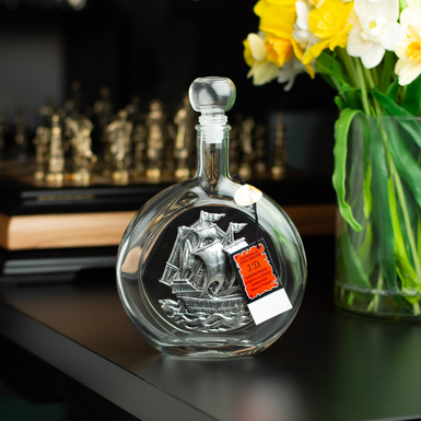 декантер із олов'яним малюнком фото