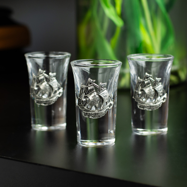 glasses with boats photo