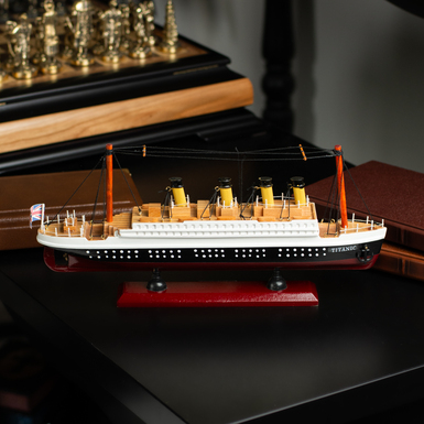 Titanic model photo