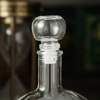 скляна пробка у декантері фото 1