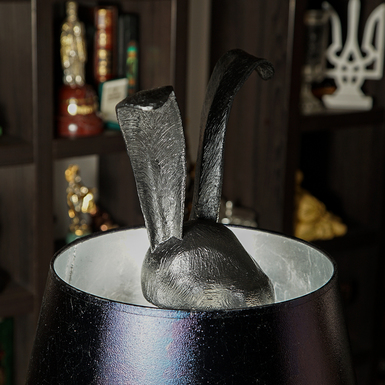 Лампа з великим чорним абажуром ФОТО 1