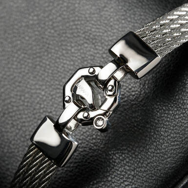 Браслет "Goro" із рожевого золота 750 проби, нержавіючої сталі з білим діамантом 0,02 карата та чорними діамантами 0,18 карата від Baraka