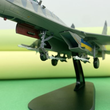 Самолет на подставке фото