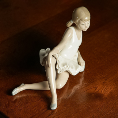 Лежащая балерина фото