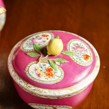 Sugar bowl with small lemon photo