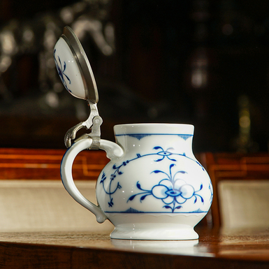 porcelain tableware photo