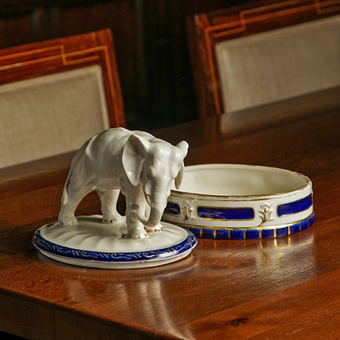 porcelain tableware photo