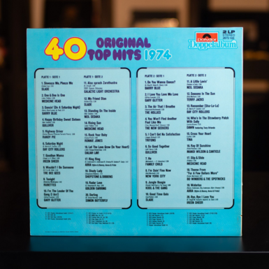 Список из 40 песен на обложке пластинки фото