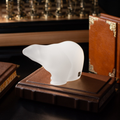 Полярный мишка из стекла фото