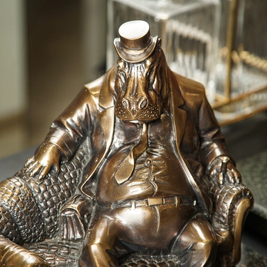 sculpture "Hippopotamus-lord" video