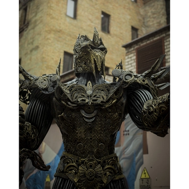 металлическая уличная скульптура гладиатор видео