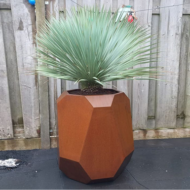 вазон из стали фото