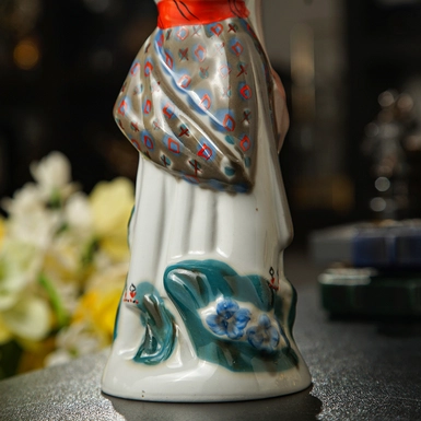 wow video Фарфоровая статуэтка "Украинка в праздничном наряде", ЗХК Полонное, 1960 г