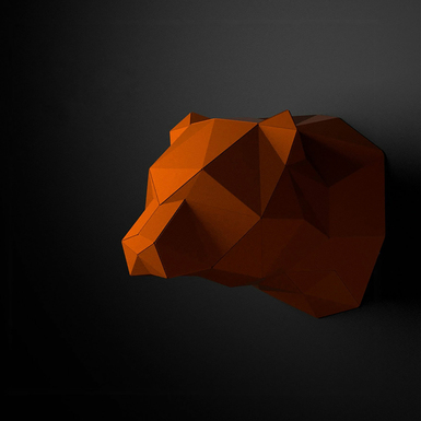 полигональная скульптура в виде головы медведя фото