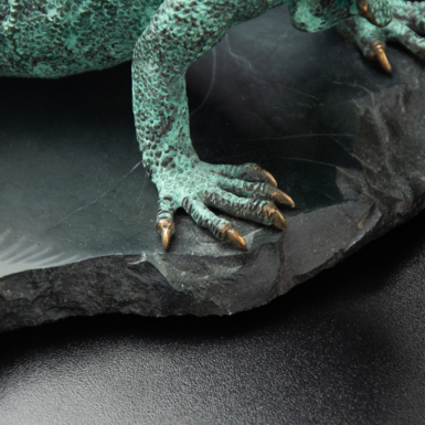 Detailed iguana figurine photo