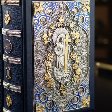 книги у декоративному коробі фото 1