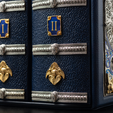 книги у шкірі фото 1