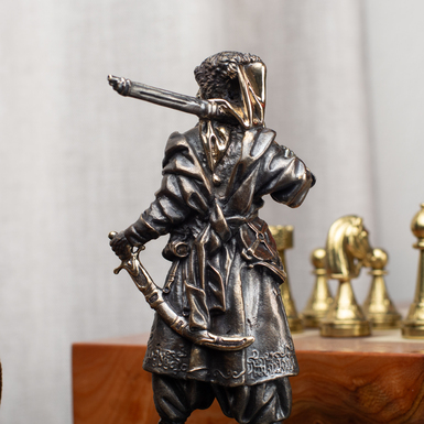 Скульптура из бронзы и лабрадорита казака фото 1