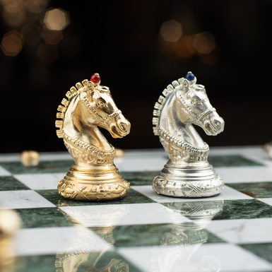 шахова фігура кінь фото 1