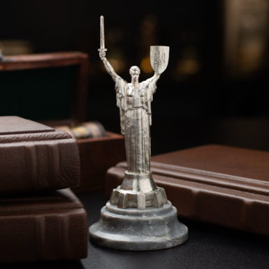 Статуетка з бронзи фото