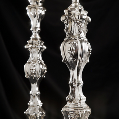 Detailed pattern on candlesticks photo
