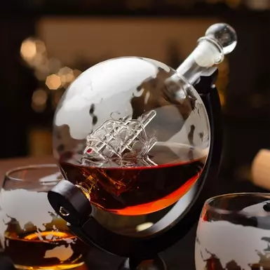декантер зі скляним кораблем усередині фото 1