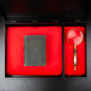 книга в кейсі на подарунок фото