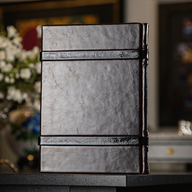 книга у шкірі фото 1