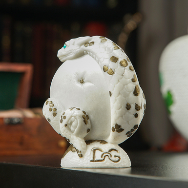 статуэтка на подставке фото