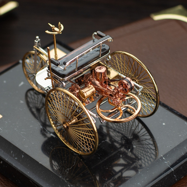 wow video Statuette "The world's first car with an internal combustion engine Benz