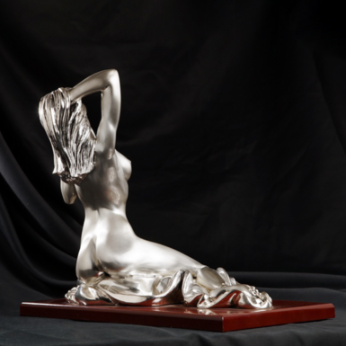 wow video Silver sculpture on a stand "Nude woman"