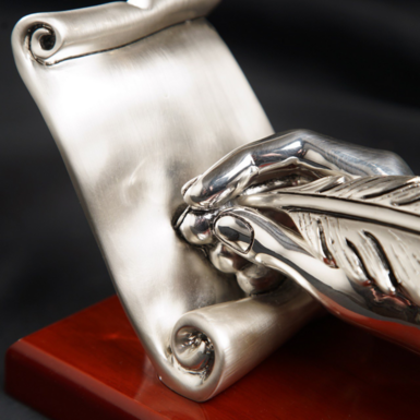 wow video Statuette made of high-quality ceramics coated with a layer of silver "Hand with a feather"
