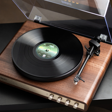 wow відео Вініловий програвач C65 Shelf System - Walnut/Gold від Crosley