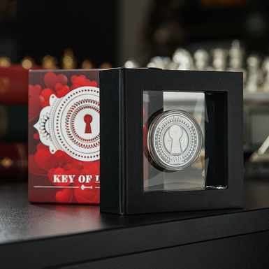 Срібна монета у футлярі фото 1