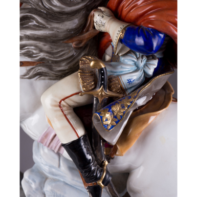 Bright accents on the statuette photo