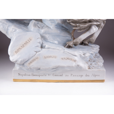 Sculpture stand photo