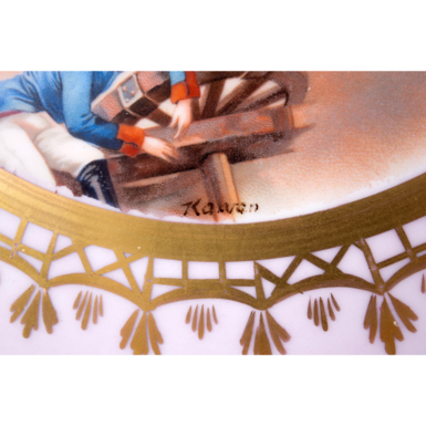 Caption on the central image of the photo