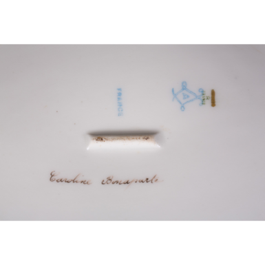 Напис на дні тарілки фото